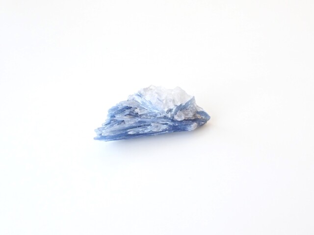 カイヤナイト原石