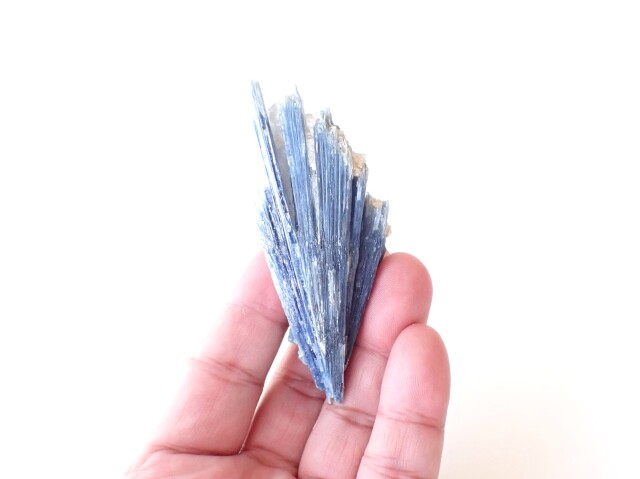 カイヤナイト原石