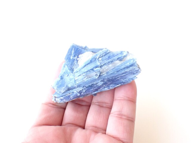 カイヤナイト原石