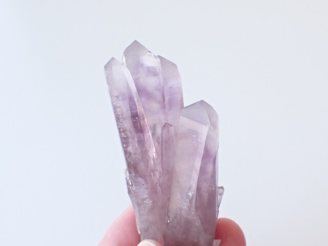 AC1896 ブルガリア産 ファントムアメジスト 81．5g ☆台座