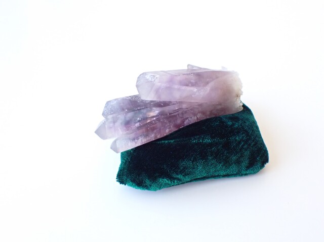 AC1896 ブルガリア産 ファントムアメジスト 81．5g ☆台座