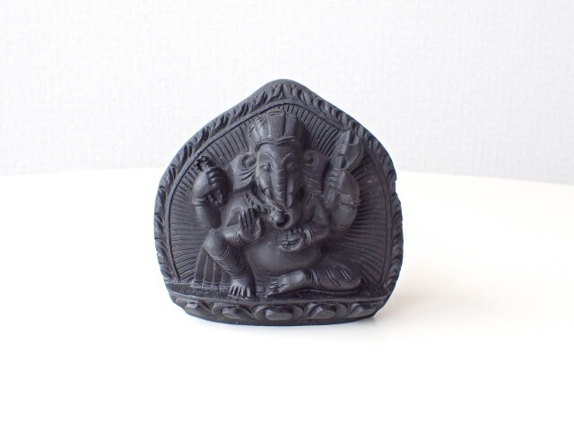 希少品☆ネパール産 アンモナイトの化石 3.2cm×4cm 黒