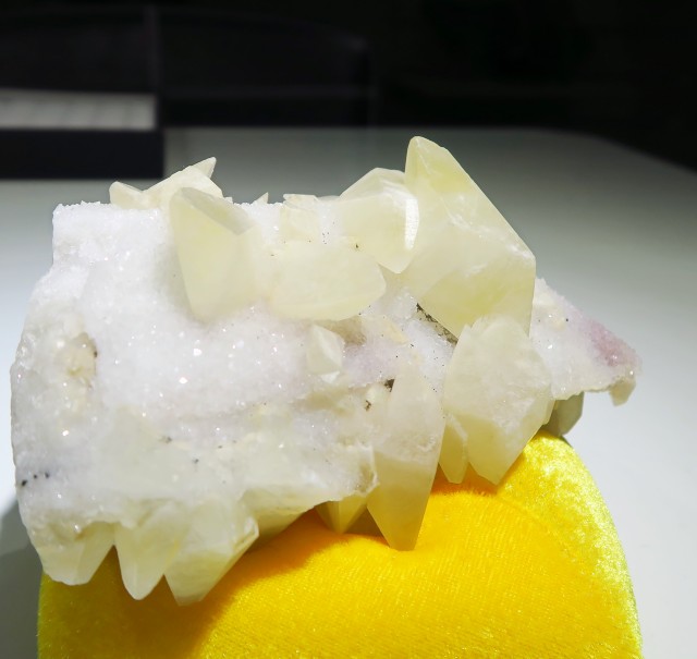 カルサイトオンダンビュライト