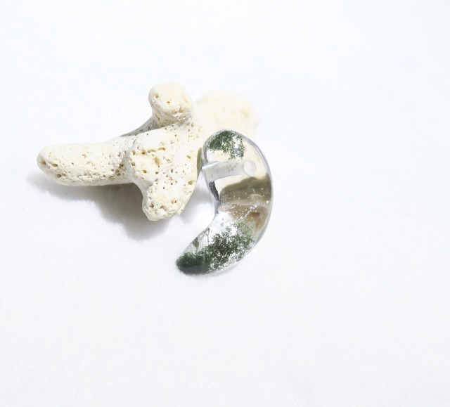 ガネーシュヒマール産ヒマラヤ水晶　勾玉