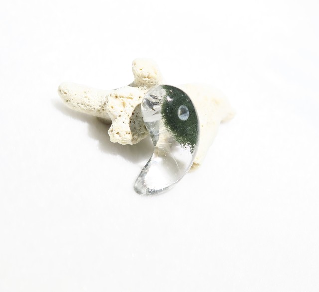 ガネーシュヒマール産ヒマラヤ水晶　勾玉