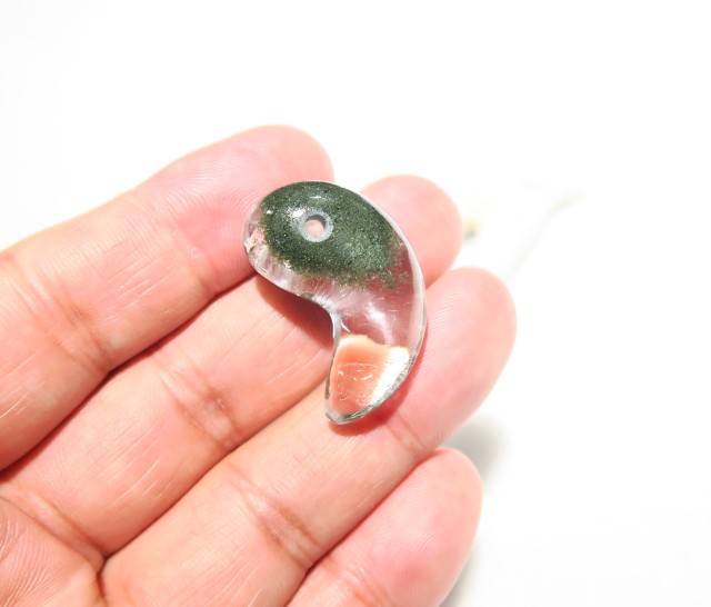 ガネーシュヒマール産ヒマラヤ水晶　勾玉
