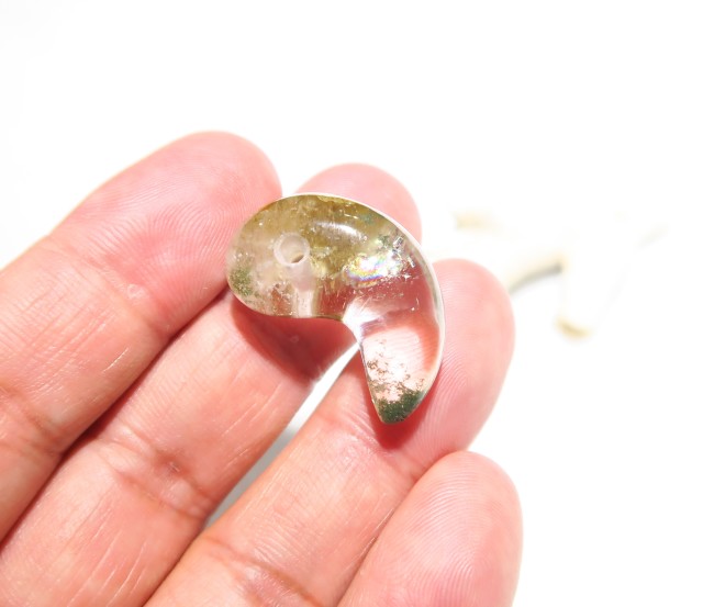 ガネーシュヒマール産ヒマラヤ水晶　勾玉
