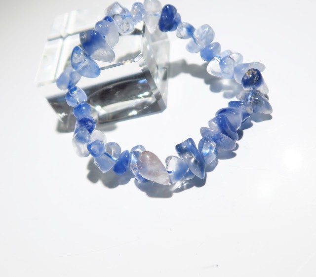 デュモルチェライトインクォーツ