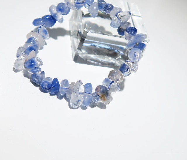 デュモルチェライトインクォーツ