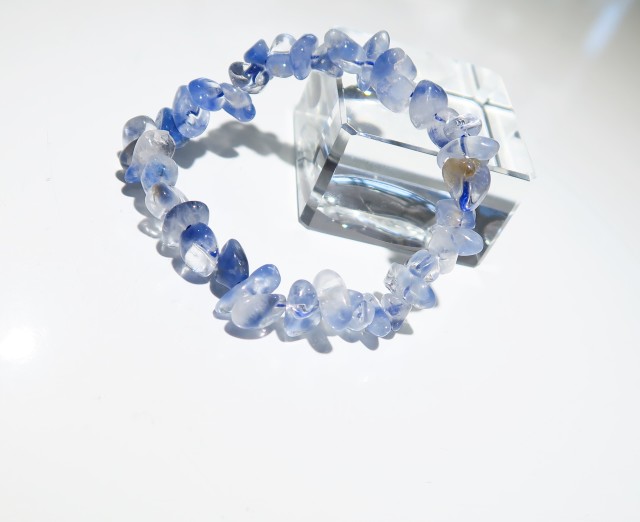 デュモルチェライトインクォーツ