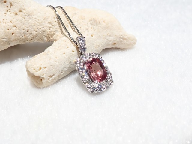 パパラチャ・サファイア