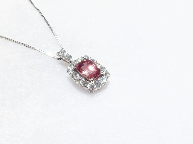 パパラチャ・サファイア