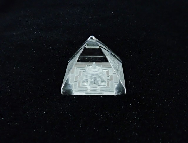 Cc0458 19年 新春初売りセール ガネーシュヒマール産 ヒマラヤ水晶 シュリヤントラ ピラミッド