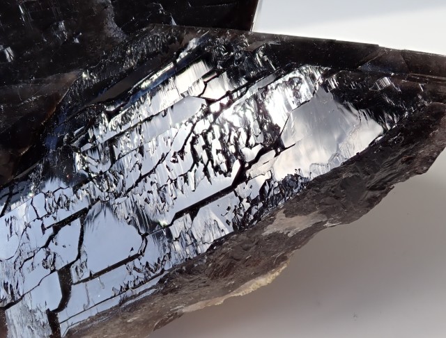 モリオン　ブラジル産　黒水晶　1.8キロ ブラジル産モリオン原石/天然黒水晶（大型2.98kg/カテドラル