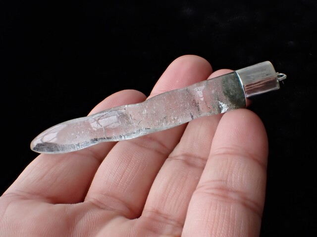 CC0586 ガネーシュヒマール産 ヒマラヤ水晶 ペンダントトップ（唐辛子型）