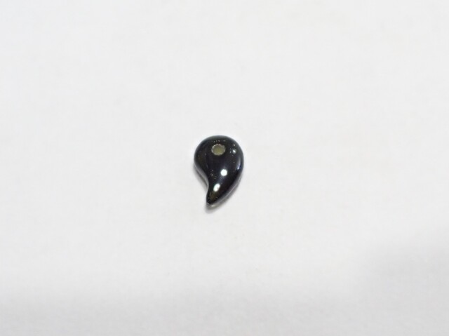 MA0438 モルダバイト 勾玉 ☆宝石鑑別書付き☆