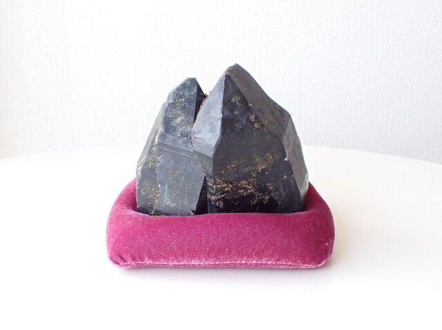 モリオン原石 山東省産] 天然モリオン原石ナチュラルポイント（大型3.86kg） - 埼玉