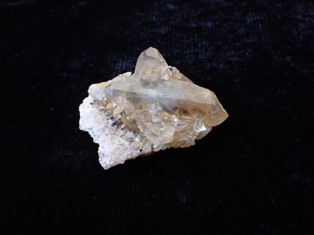 RE0682 ルチルクォーツ 原石 37．1g