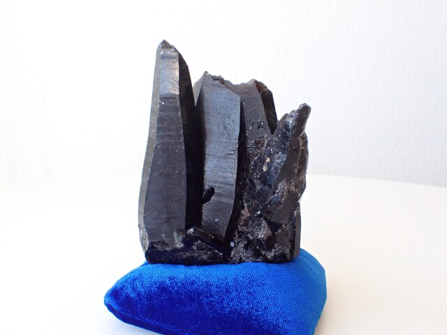 モリオン（黒水晶）原石  4.6 kg  特大サイズ 黒水晶（モリオン）原石｜山東省産の原石も格安提供