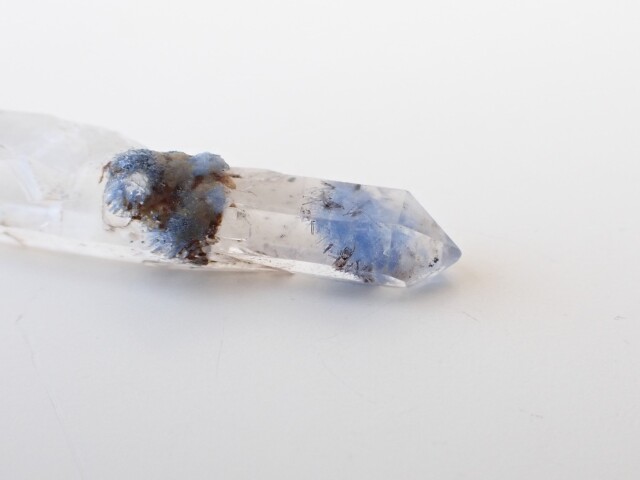 デュモルチェライトインクォーツ