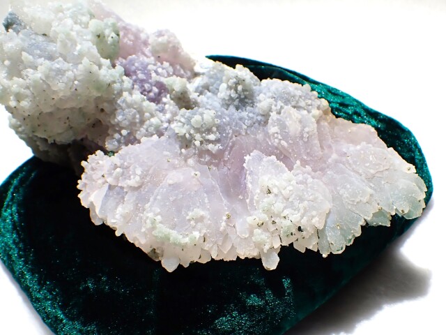 AC2046 フラワーアメジスト クラスター 834g ☆台座クッション付き☆