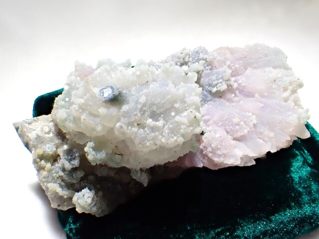 AC2046 フラワーアメジスト クラスター 834g ☆台座クッション付き☆