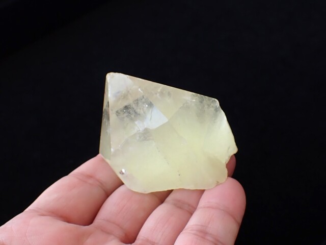 LA0016 サルファーインクォーツ 原石（ノンポリッシュ） 144．3g