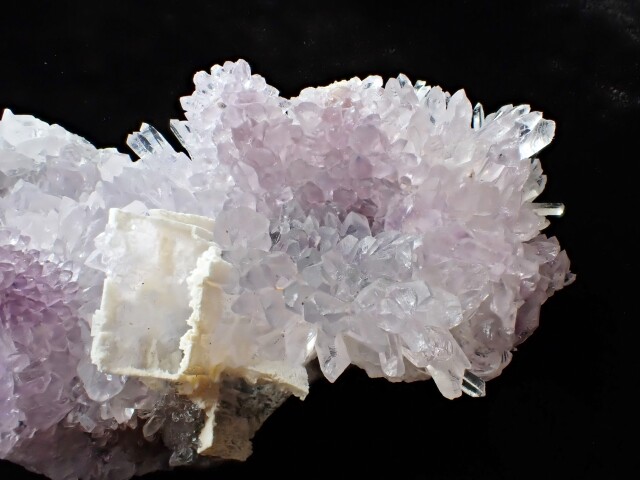 フラワーアメジスト　台付き パワーストーン 天然石 フラワーアメジストクラスター[T466-1766]