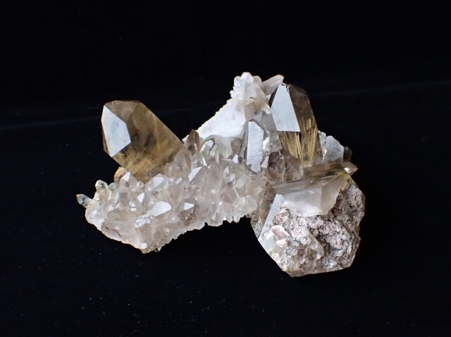 クラスター（ルチルクォーツ） クラスター（ルチルクォーツ） | DantaliaN