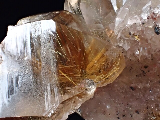 RE0786 ルチルクォーツ クラスター 380g