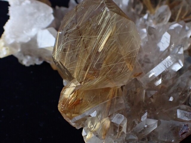 クラスター（ルチルクォーツ） RE0786 ルチルクォーツ クラスター 380g