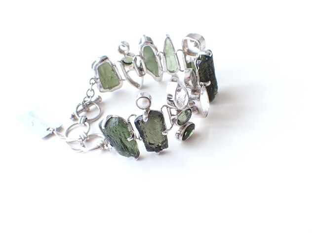 スターボーンジュエリー　モルダバイト