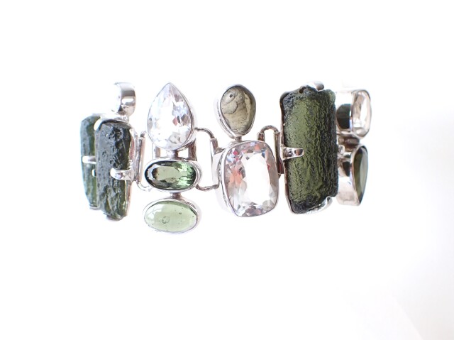 スターボーンジュエリー　モルダバイト