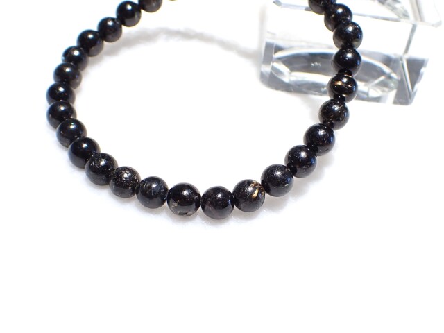 グリーンランド産ヌーマイトブレスレット