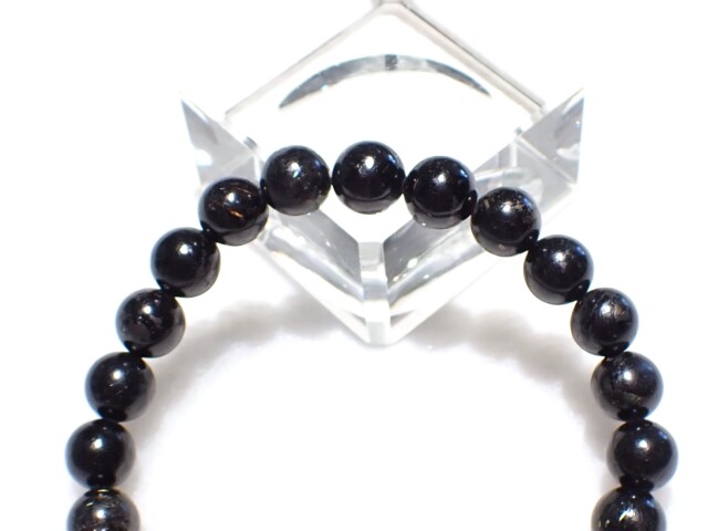 グリーンランド産ヌーマイトブレスレット