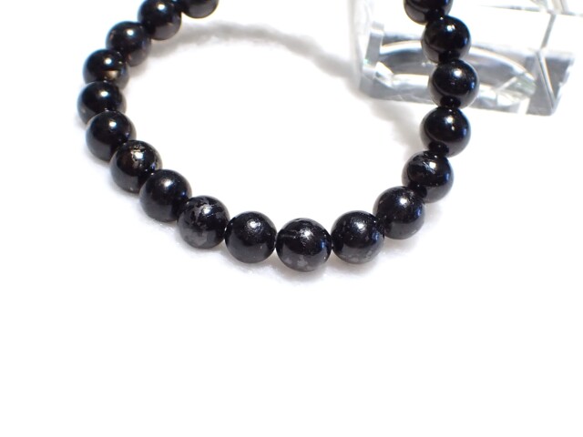 グリーンランド産ヌーマイトブレスレット