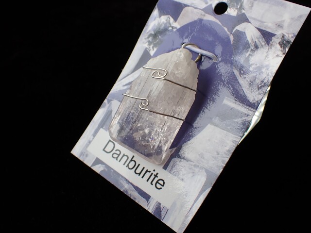 ダンビュライト