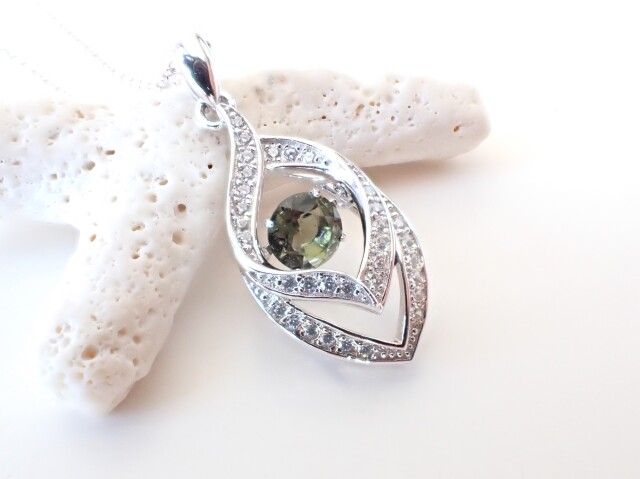 モルダバイトペンダントトップ