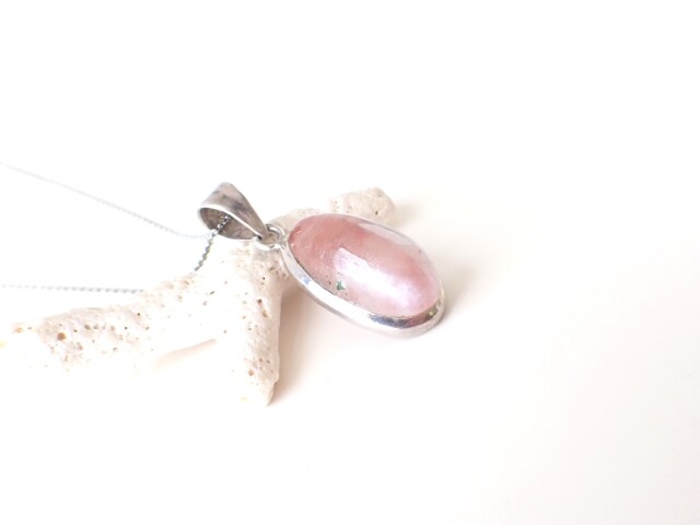 レッドアンフィボールインクォーツ