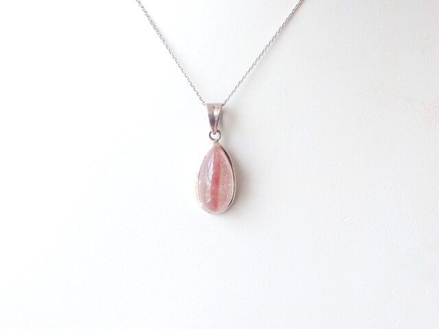 レッドアンフィボールインクォーツ