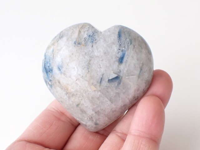 カイヤナイトインクォーツハート