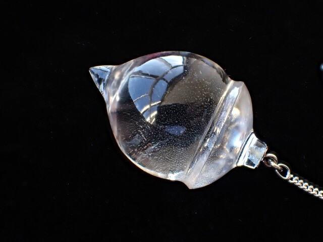 CC0601　ガネーシュヒマール産　ヒマラヤ水晶　摩尼（マニ）宝珠型　ペンデュラム