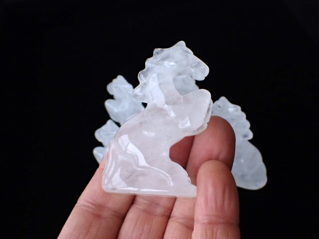 跳ね馬水晶
