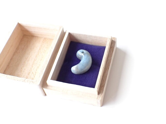 入りコン沢産青翡翠勾玉