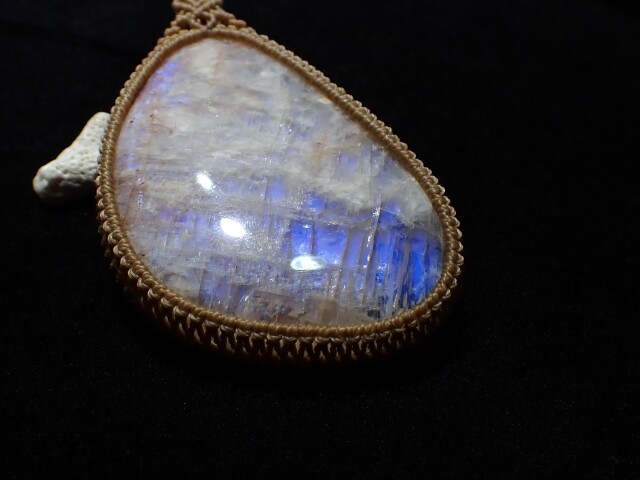 ムーンストーンマクラメ編みネックレス