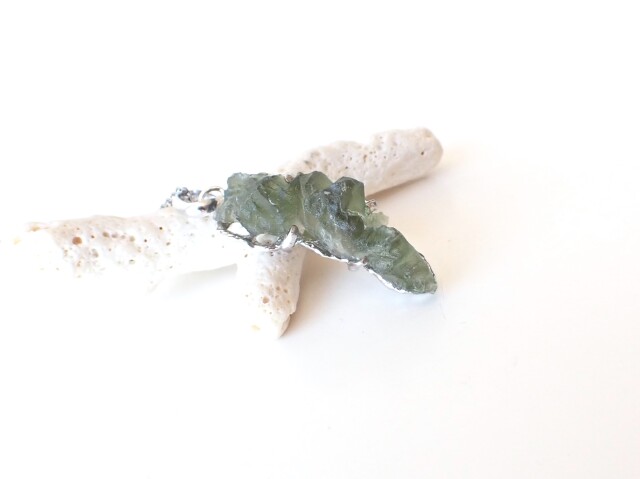 モルダバイトペンダントトップ