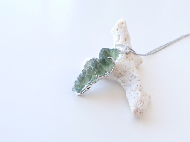 モルダバイトペンダントトップ