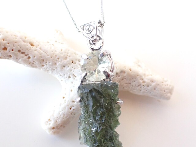 モルダバイトペンダントトップ