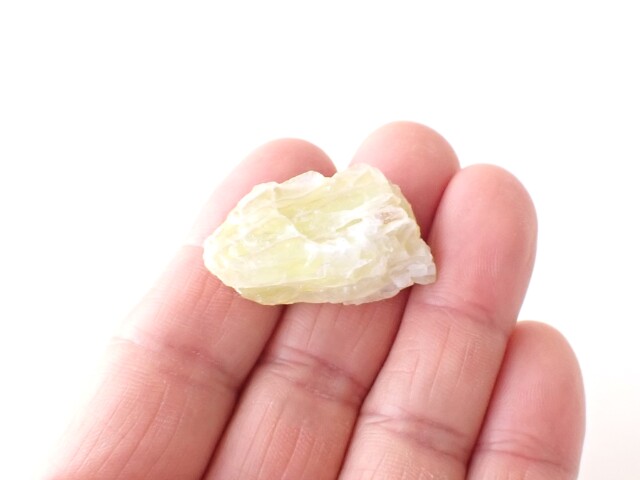 イエローペタライト