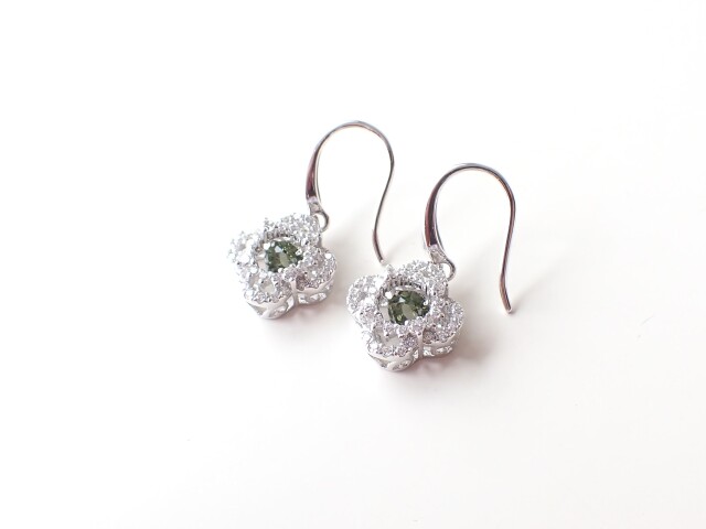 モルダバイトピアス